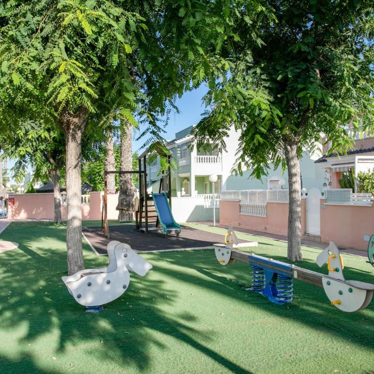 Magnifico chalet con piscina - Bungalow Deluxe con vistas al jardín - 35