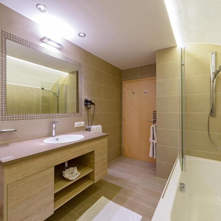 Residence Risaccia - Appartamento con 1 Camera da Letto, Balcone e Vista Montagna - 4