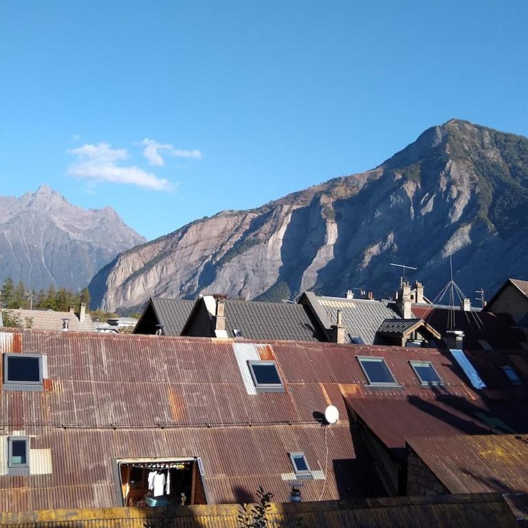 Maison Viennois, Fabulous Bike Friendly Town House, Bourg d'Oisans centre - Maison de Vacances 4 Chambres - 26