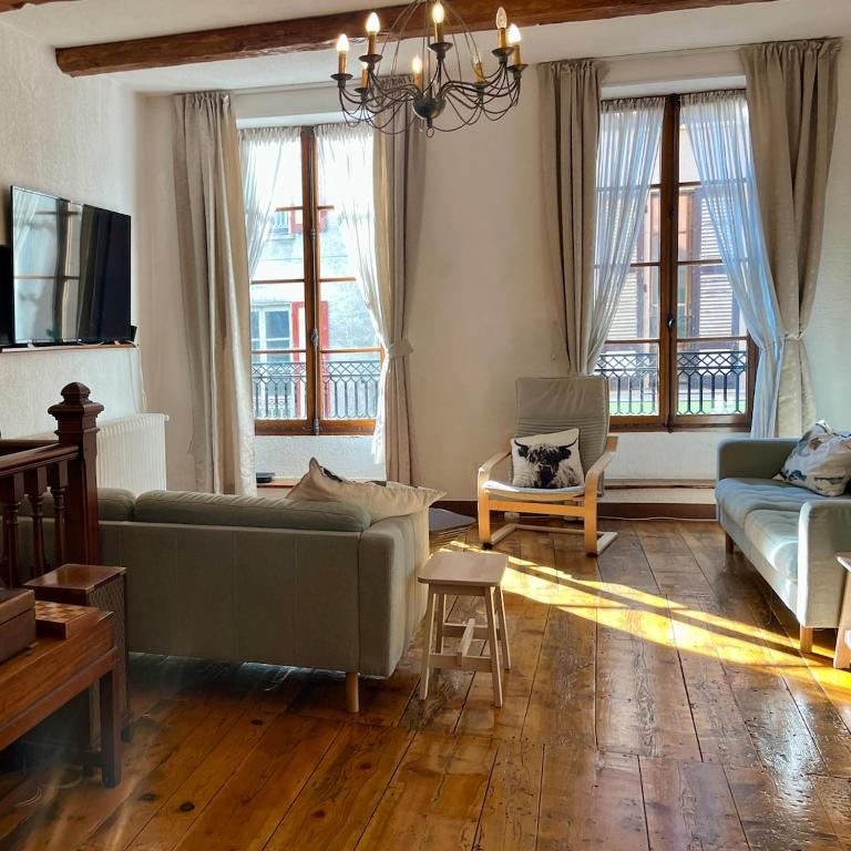 Maison Viennois, Fabulous Bike Friendly Town House, Bourg d'Oisans centre - Maison de Vacances 4 Chambres - 28