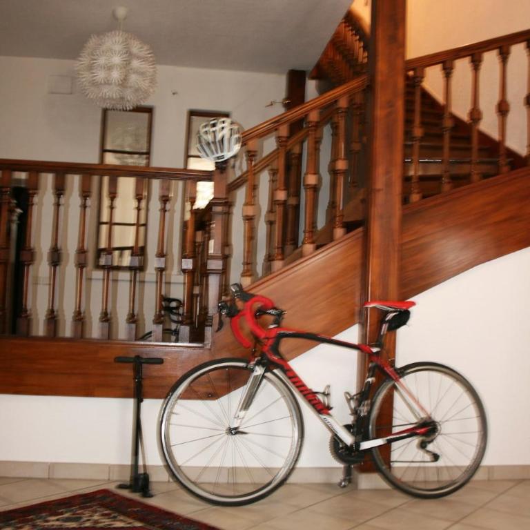 Maison Viennois, Fabulous Bike Friendly Town House, Bourg d'Oisans centre - Maison de Vacances 4 Chambres - 7
