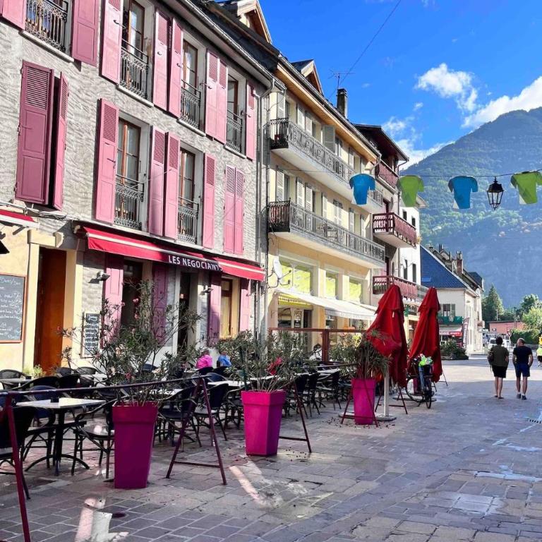 Maison Viennois, Fabulous Bike Friendly Town House, Bourg d'Oisans centre - Maison de Vacances 4 Chambres - 37