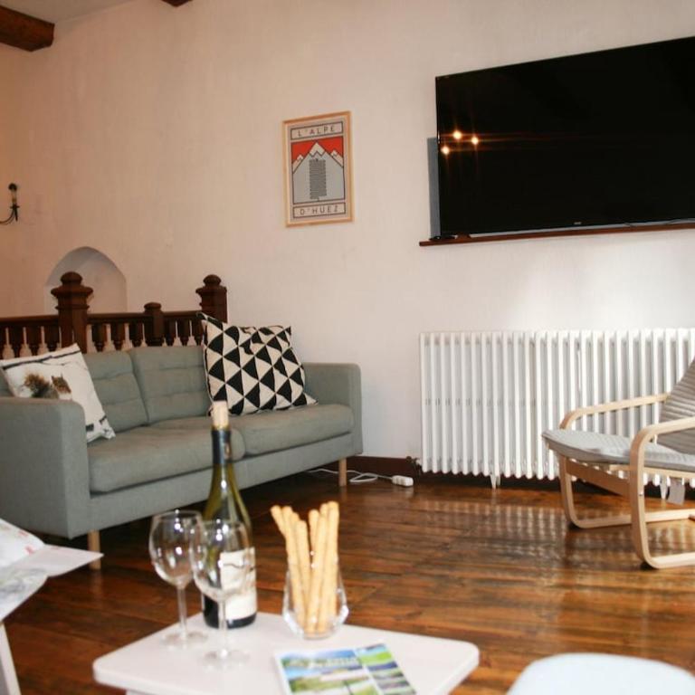 Maison Viennois, Fabulous Bike Friendly Town House, Bourg d'Oisans centre - Maison de Vacances 4 Chambres - 63