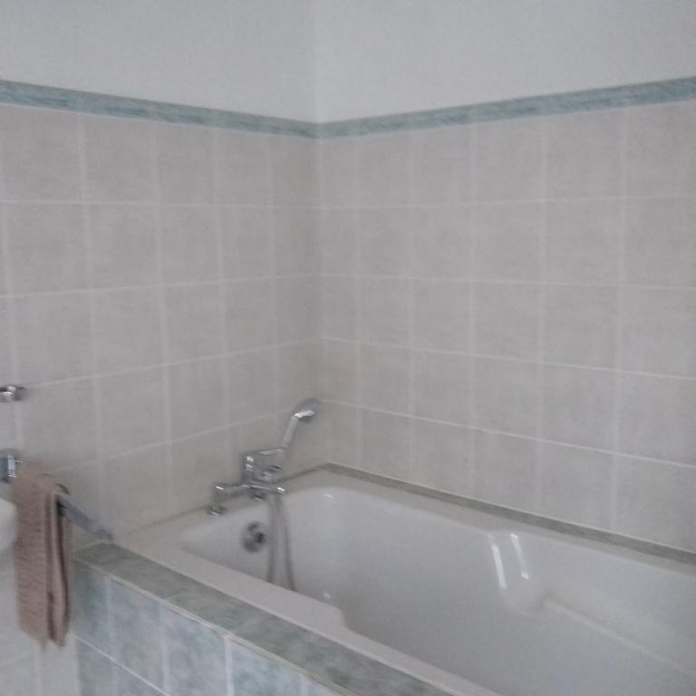 Maison Viennois, Fabulous Bike Friendly Town House, Bourg d'Oisans centre - Maison de Vacances 4 Chambres - 38