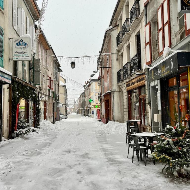 Maison Viennois, Fabulous Bike Friendly Town House, Bourg d'Oisans centre - Maison de Vacances 4 Chambres - 43