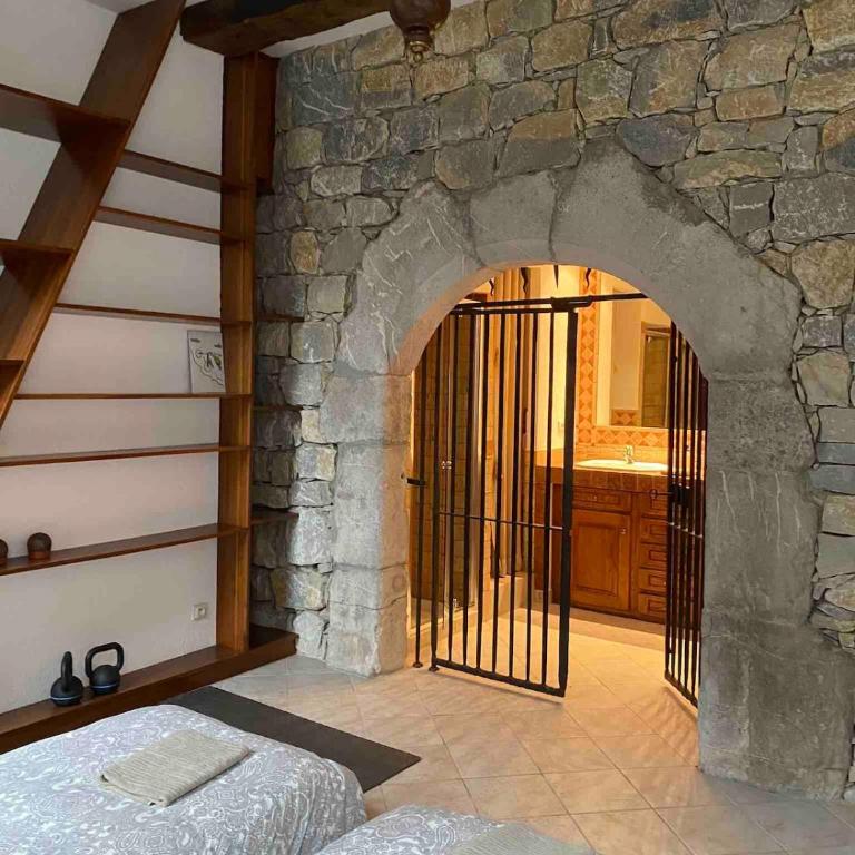 Maison Viennois, Fabulous Bike Friendly Town House, Bourg d'Oisans centre - Maison de Vacances 4 Chambres - 6