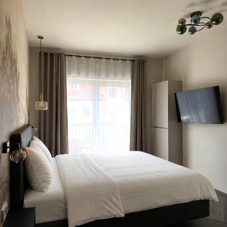 NEW TOWN Graz Apartments & Parking - Doppelzimmer mit Balkon - 8
