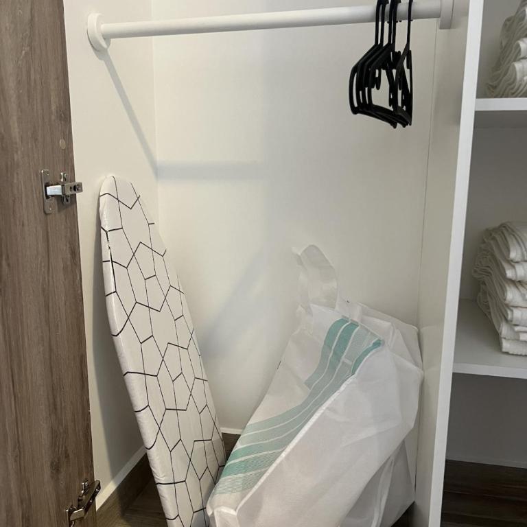 New apartment, steps from the Paris-Londres neighborhood - One-Bedroom Apartment - 42