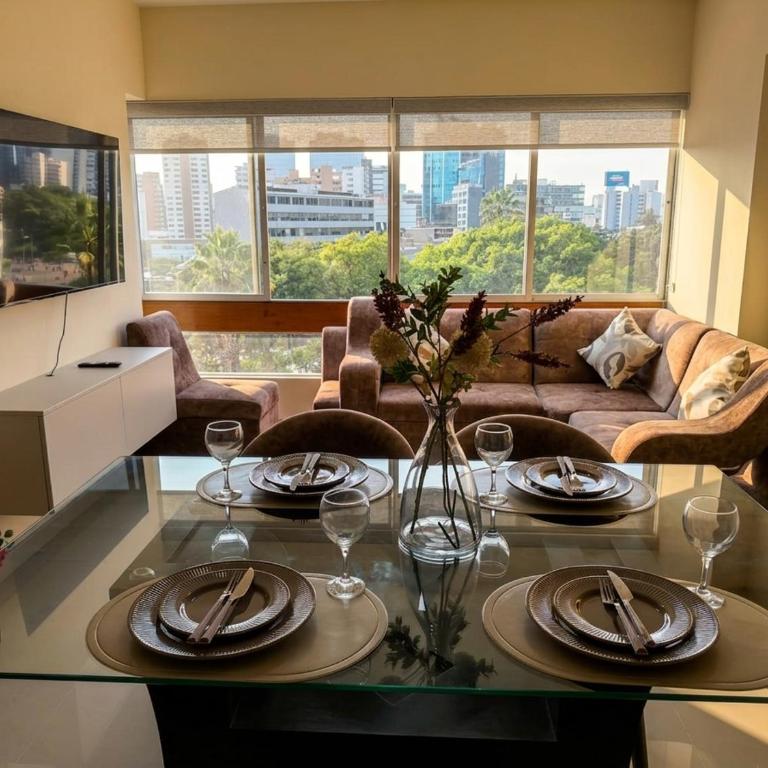 Alojamiento Luminoso Frente al Parque Kennedy - Double Room with Shared Bathroom - 1