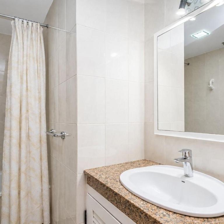 GuestReady - Cosy Retreat with Balcony near Beach - Apartamento - 5