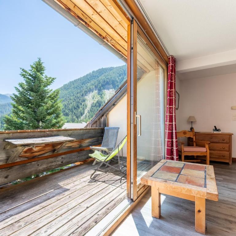 Hôtel & Spa La Ferme de l'Izoard - Chambre Familiale avec Balcon - 11