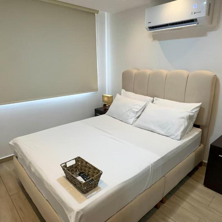 Lujo y confort frente clínicas con AC y Balcón - Apartamento de 2 dormitorios - 11