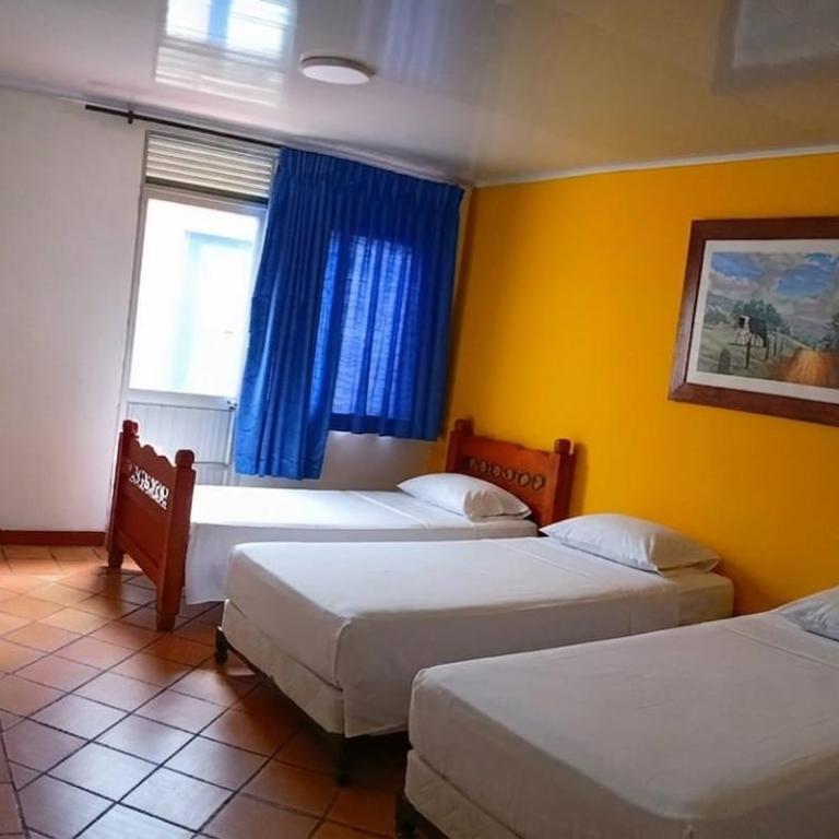 Hotel Castillo Real - Basic Triple Room - 2