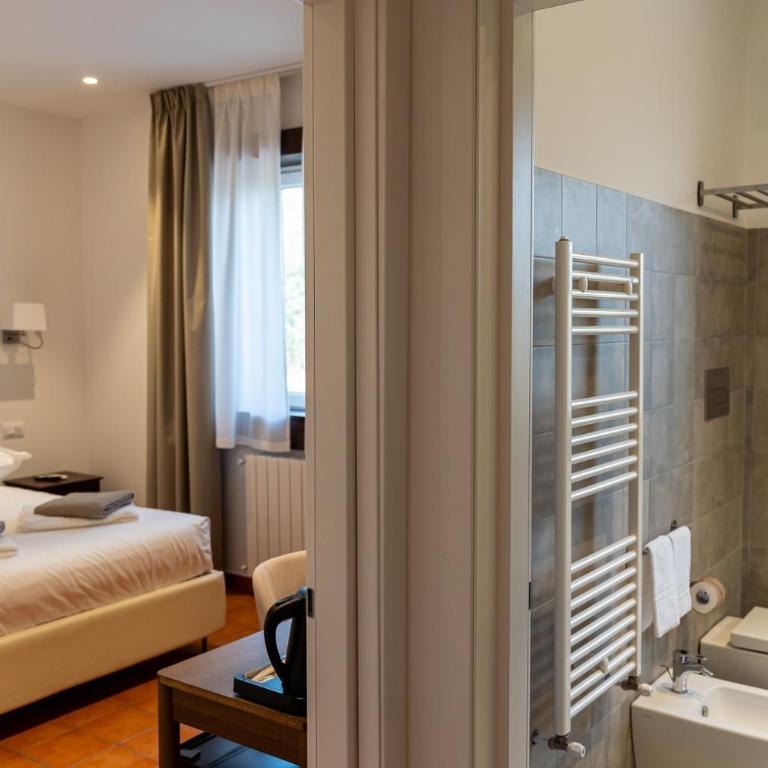 Tenuta Madre Vita - Camera Quadrupla con Bagno in Comune - 1