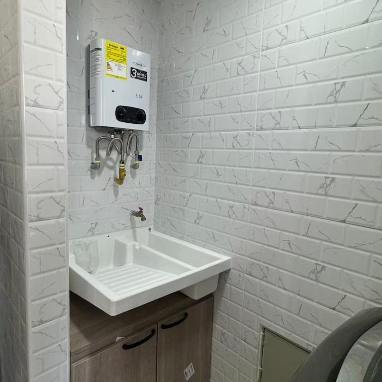 Comodo Apto de 2 Hab con Balcón y Gran ubicacion - Apartamento de 2 dormitorios - 8