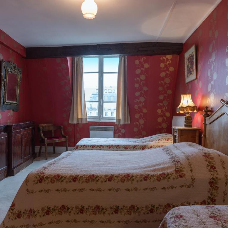 Hotel Esmeralda - Chambre Quadruple - Vue sur Notre-Dame - 1