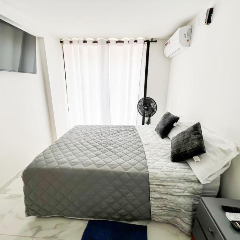 Moderno Apto Cerca a la Foscal con 2 Hab Aire Acondicionado y Balcón - Two-Bedroom Apartment - 2