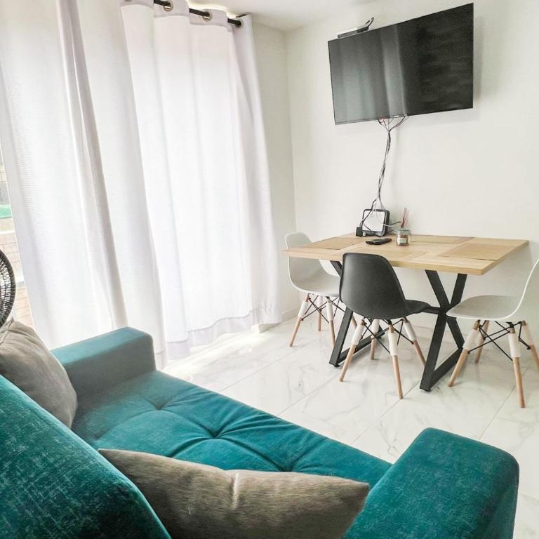 Moderno Apto Cerca a la Foscal con 2 Hab Aire Acondicionado y Balcón - Two-Bedroom Apartment - 3