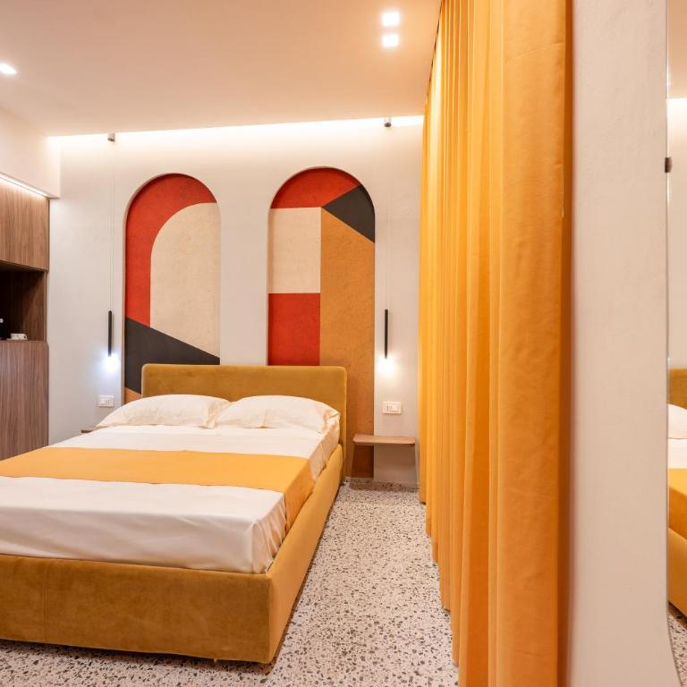 Alma Napoli al Centro Storico - Habitación con cama extragrande y balcón - 4