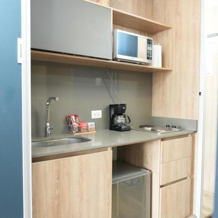 Stunning poblado view King suite on the 14th floor - One-Bedroom Apartment - 7