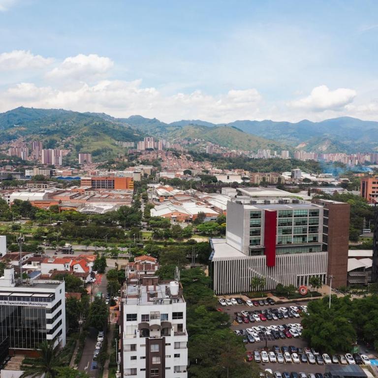 Stunning poblado view King suite on the 14th floor - One-Bedroom Apartment - 14