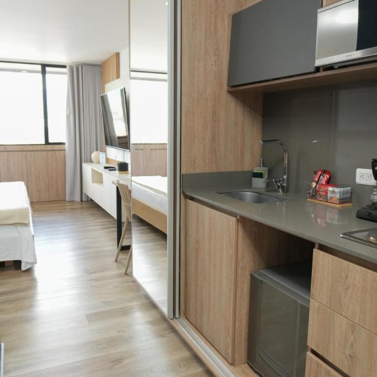 Stunning poblado view King suite on the 14th floor - One-Bedroom Apartment - 9