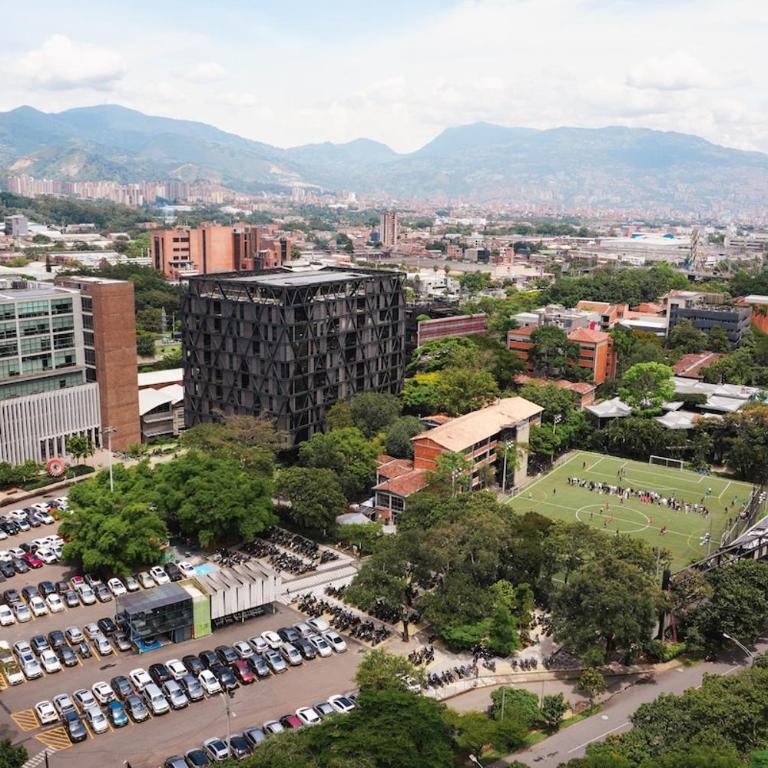 Stunning poblado view King suite on the 14th floor - One-Bedroom Apartment - 17