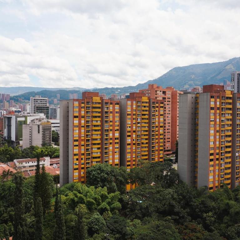 Stunning poblado view King suite on the 14th floor - One-Bedroom Apartment - 19