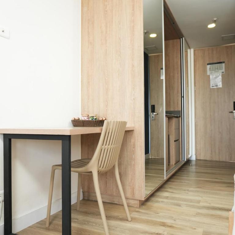 Stunning poblado view King suite on the 14th floor - One-Bedroom Apartment - 5