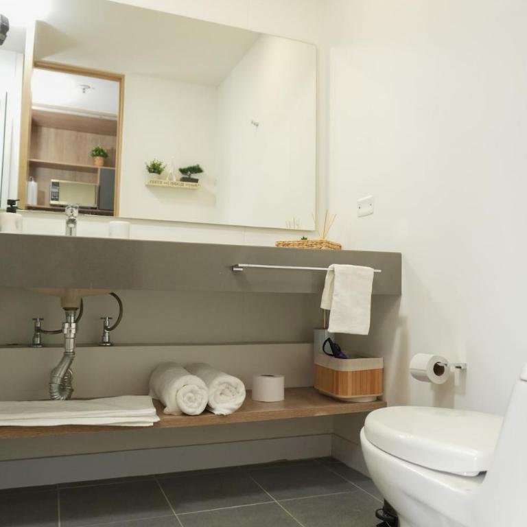 Stunning poblado view King suite on the 14th floor - One-Bedroom Apartment - 10