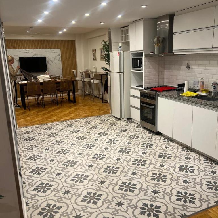 Alto Palermo planta baja con patio - Three-Bedroom Apartment - 1