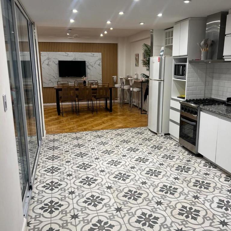 Alto Palermo planta baja con patio - Three-Bedroom Apartment - 2