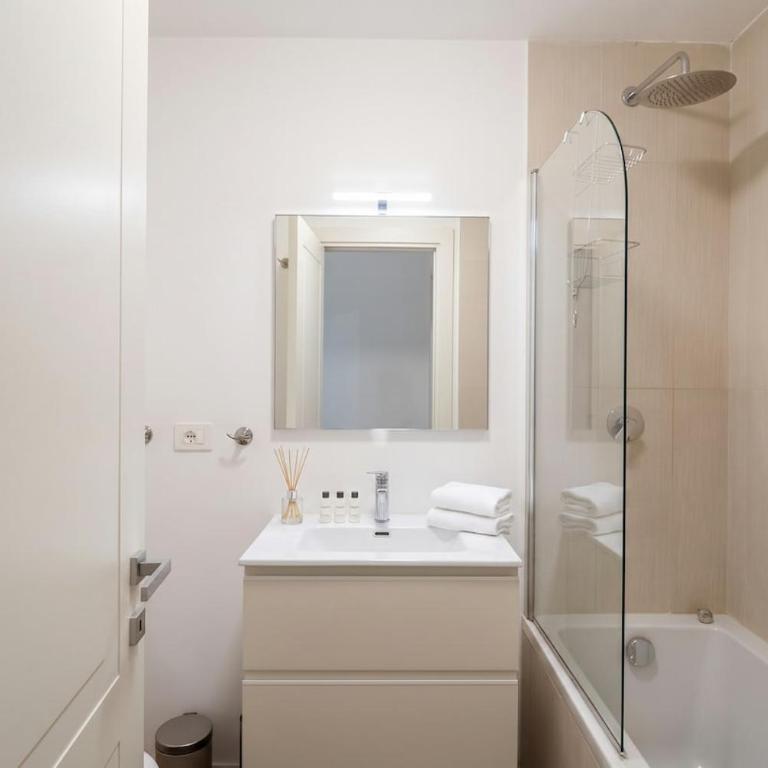 Near Tiber Deluxe 2 Suite Home - Near Centre & Tiber, Wifi & AC - Apartment mit 2 Schlafzimmern - 3