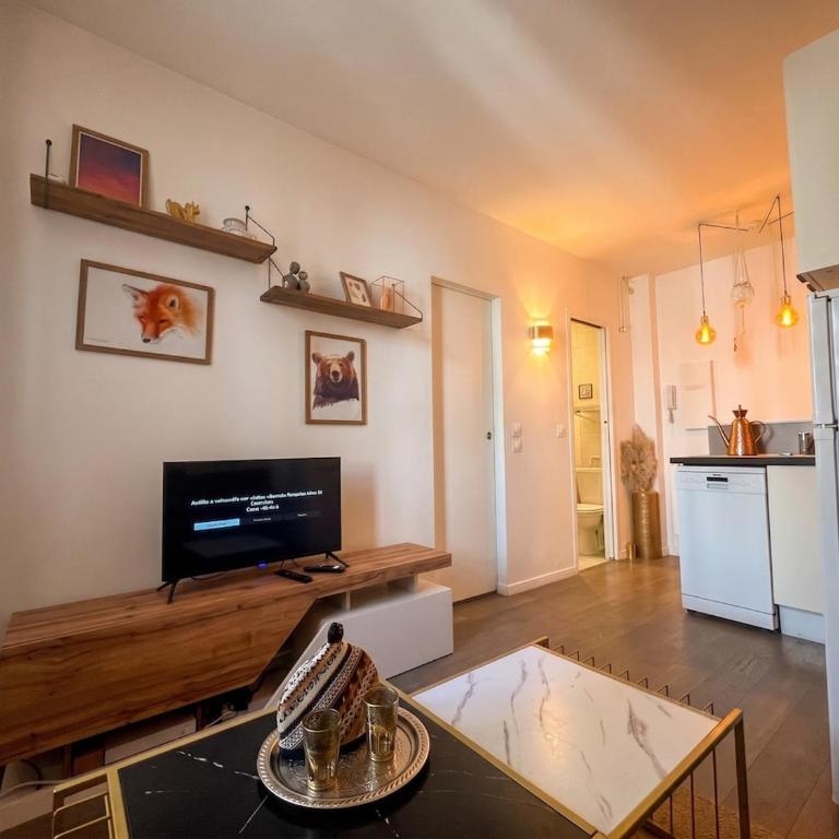 Parisian cozy space 2 steps from Canal Saint-Martin app 19 - Two-Bedroom Apartment - 19