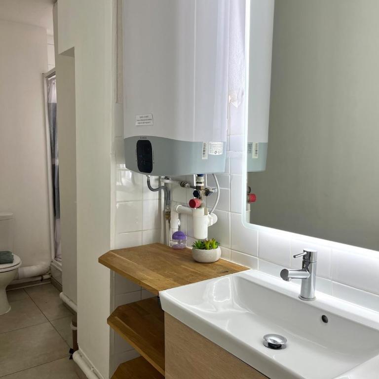 Le Charmant Burgundy - Two-Bedroom Apartment - 23