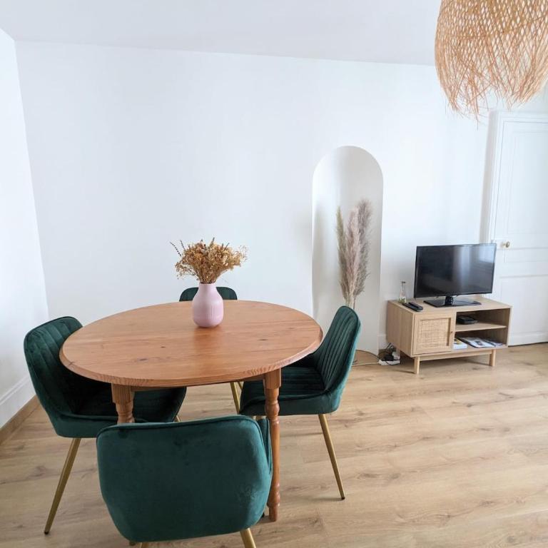 Le Charmant Burgundy - Two-Bedroom Apartment - 36