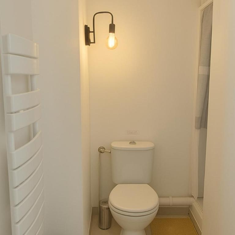 Le Charmant Burgundy - Two-Bedroom Apartment - 26