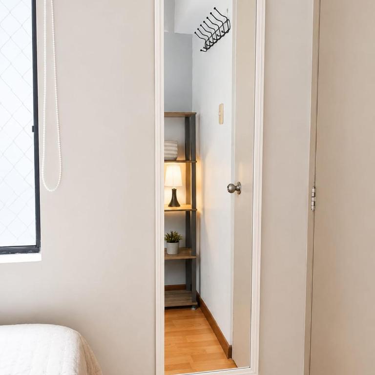Habitación Pequeña dentro departamento compartido - Single Room with Shared Bathroom - 9