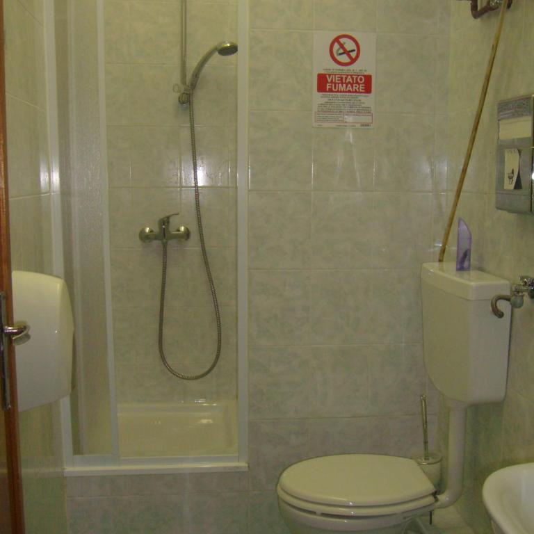 Pensione Aurora - Camera Singola con Bagno Privato Esterno - 1
