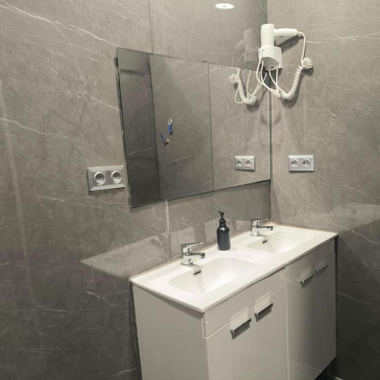 Hostel Estrella 20 - Etagenbett im Schlafsaal für Frauen - 6
