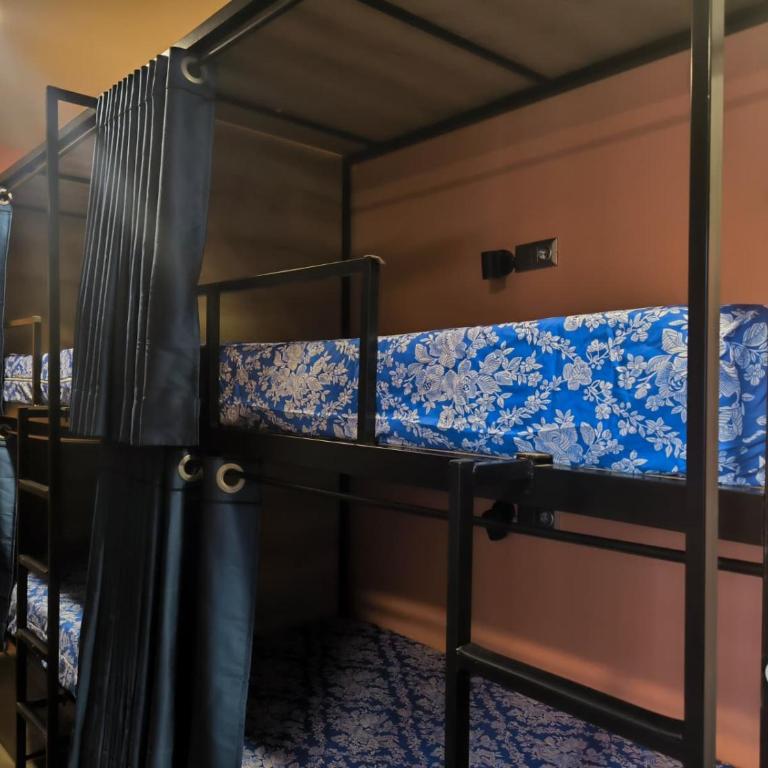 Hostel Estrella 20 - Etagenbett im Schlafsaal für Frauen - 8