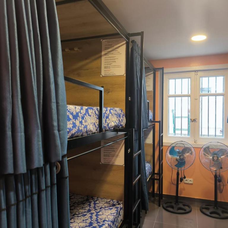 Hostel Estrella 20 - Etagenbett im Schlafsaal für Frauen - 9