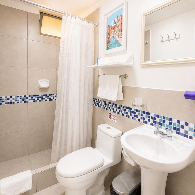 Private apartment in the historic center of Lima 3BR&2BA - Three-Bedroom Apartment - 14