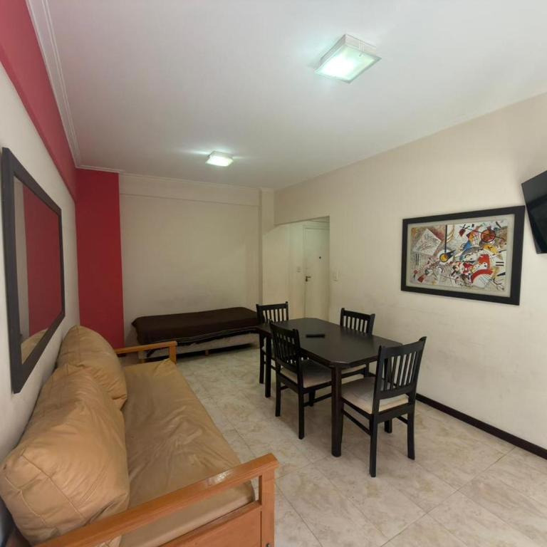 Dos ambientes con balcón a la calle y cochera - Apartamento de 1 dormitorio - 3
