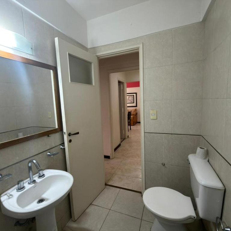 Dos ambientes con balcón a la calle y cochera - Apartamento de 1 dormitorio - 6
