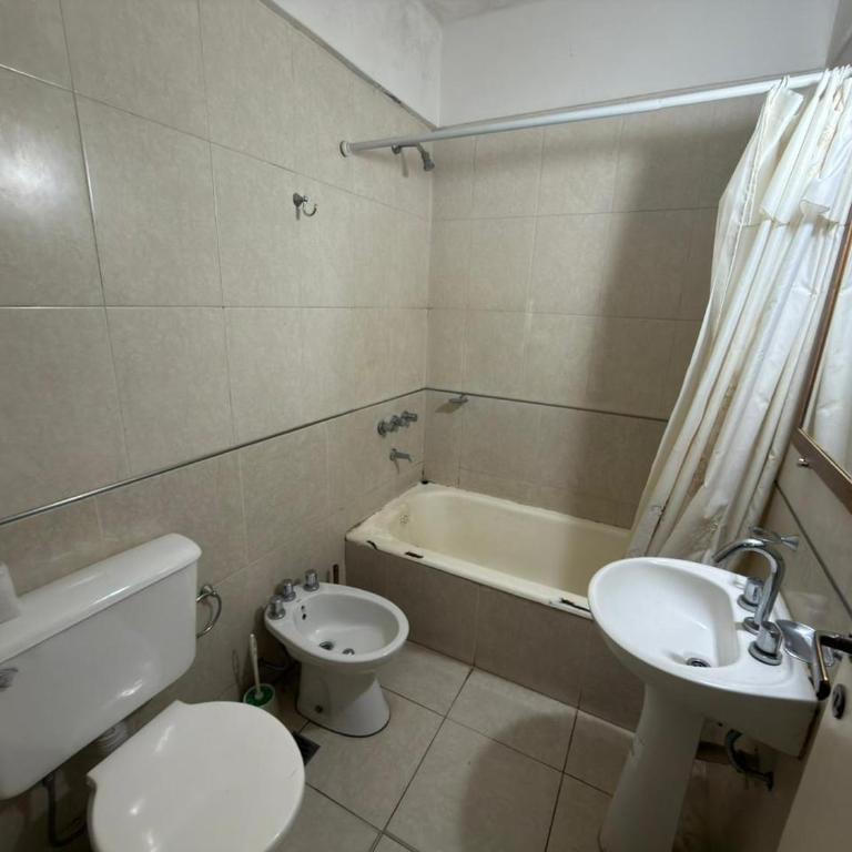 Dos ambientes con balcón a la calle y cochera - Apartamento de 1 dormitorio - 8