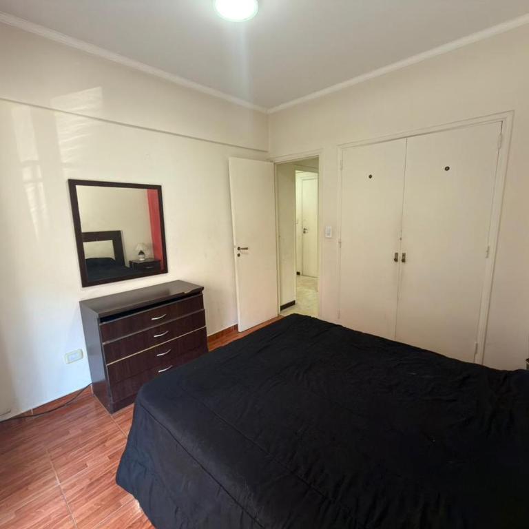 Dos ambientes con balcón a la calle y cochera - Apartamento de 1 dormitorio - 9