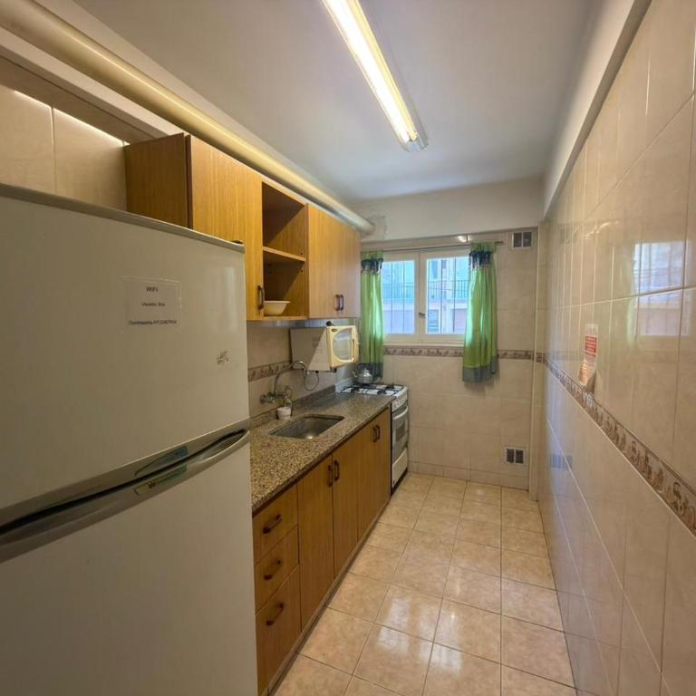 Dos ambientes con balcón a la calle y cochera - Apartamento de 1 dormitorio - 11