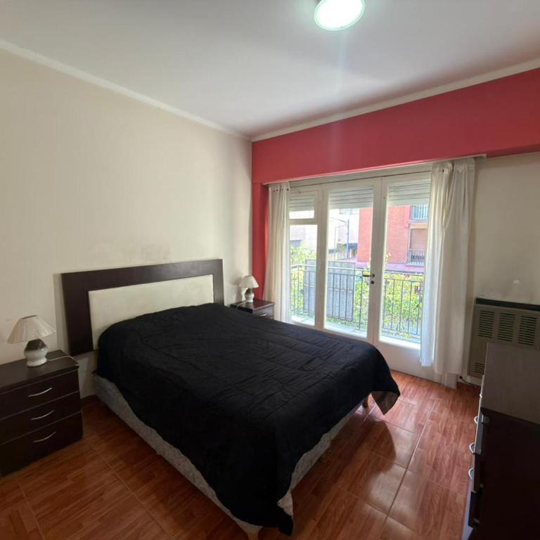Dos ambientes con balcón a la calle y cochera - Apartamento de 1 dormitorio - 12
