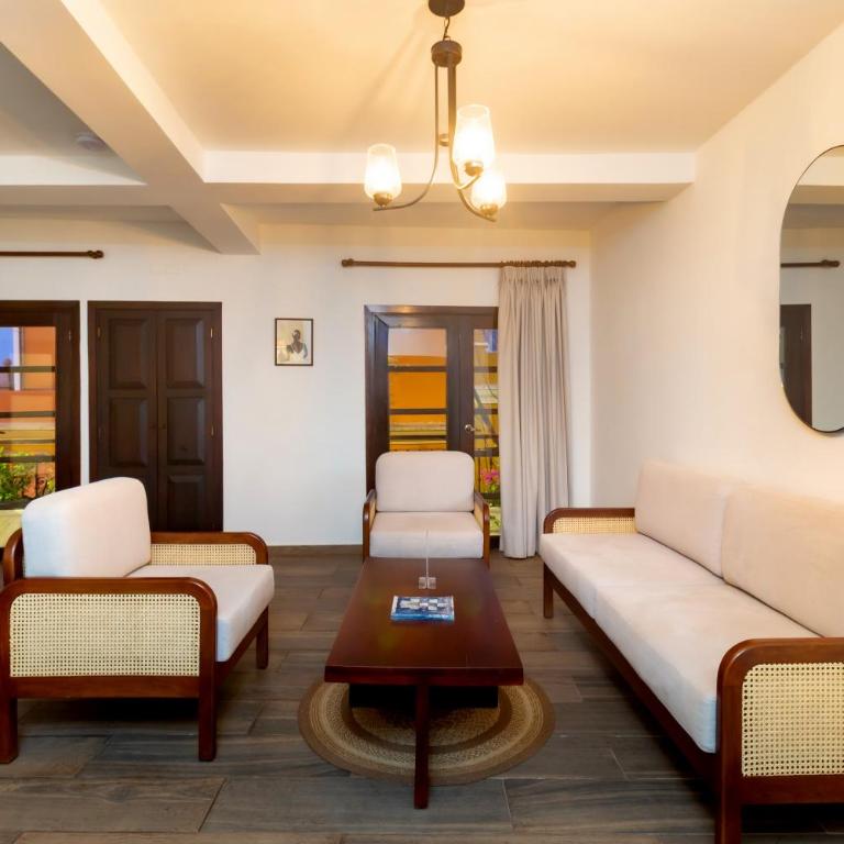 Hotel Boutique Patio Corao by GEH Suites - King Room with Balcony - 8